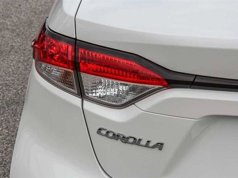 Used 2021 Toyota Corolla LE w/ Carpet Mat Package (TMS) image 9