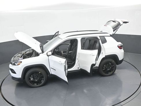 New 2026 Jeep Compass Latitude image 57