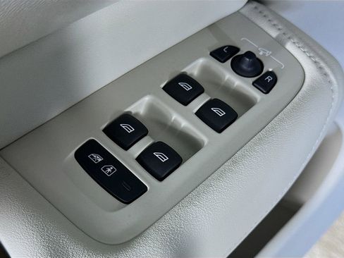 New 2026 Volvo XC60 T8 Ultra w/ Protection Package Premier image 18