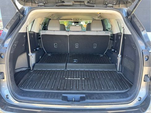 Used 2020 Toyota Highlander L FWD image 26