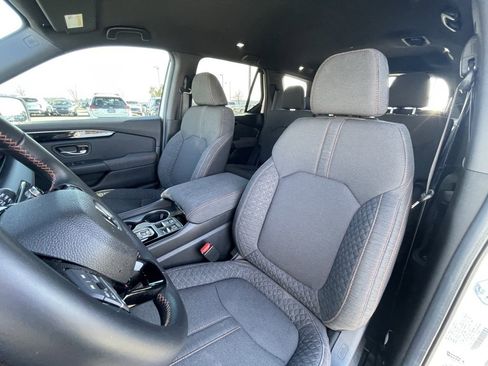 Used 2025 Honda Pilot Sport image 22