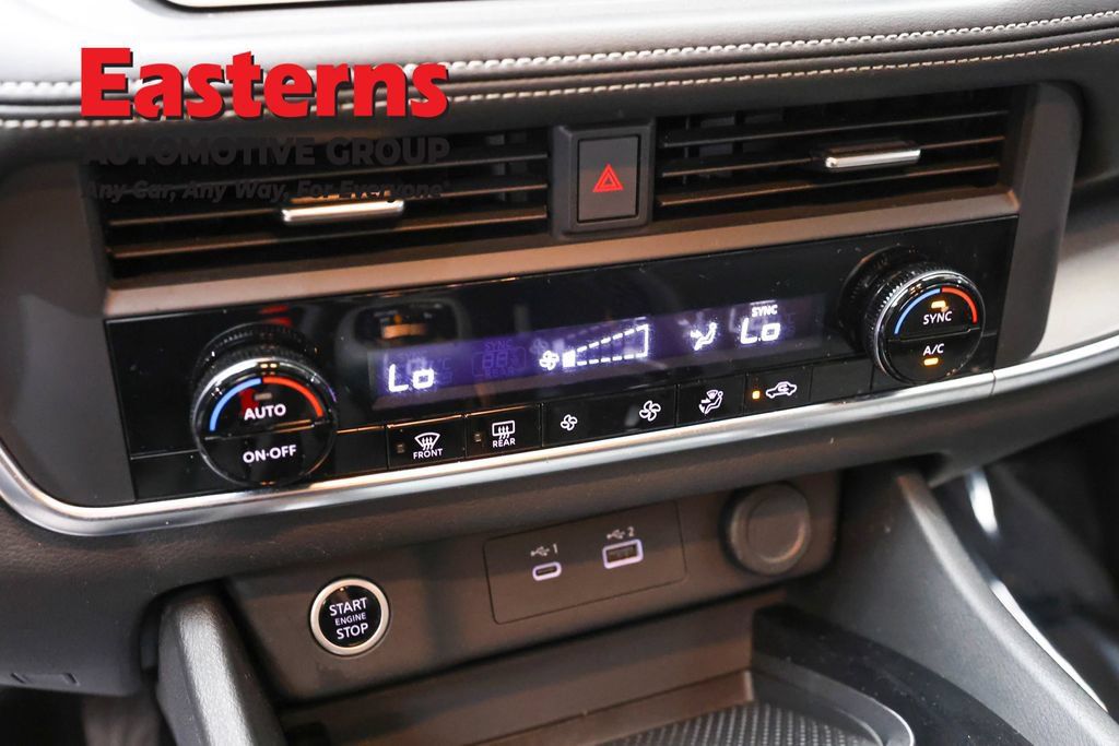 Used 2023 Nissan Rogue SV AWD/4WD image 19