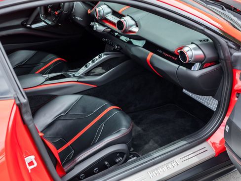 Used 2019 Ferrari 812 Superfast RWD image 32