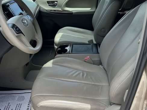 Used 2013 Toyota Sienna XLE w/ Premium Pkg FWD image 15