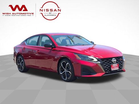Certified 2024 Nissan Altima 2.5 SR FWD image 3
