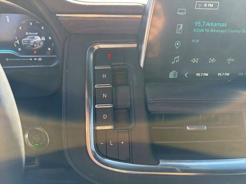 Used 2024 Chevrolet Suburban Z71 w/ Luxury Package image 8