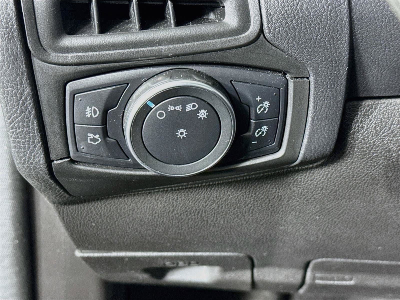 Used 2017 Ford Focus SEL FWD image 11