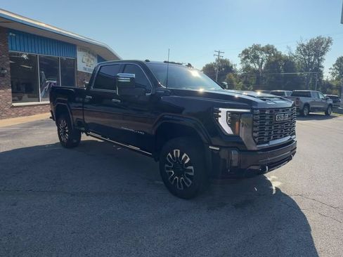 Used 2024 GMC Sierra 3500 Denali Ultimate AWD/4WD image 2