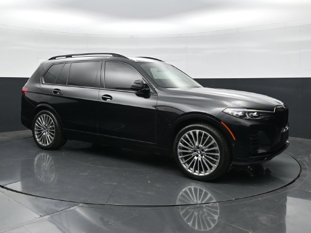 Used 2021 BMW X7 xDrive40i w/ Executive Package AWD/4WD image 3