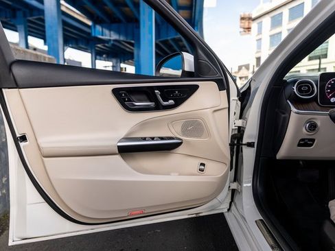 Used 2025 Mercedes-Benz C 300 4MATIC Sedan image 24