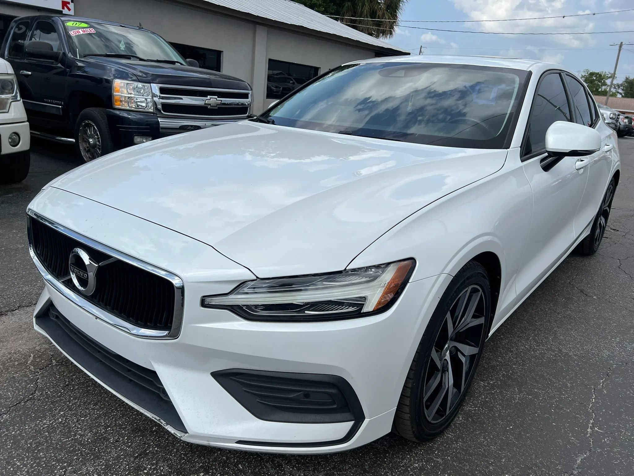 Used 2020 Volvo S60 T6 Momentum AWD/4WD image 2