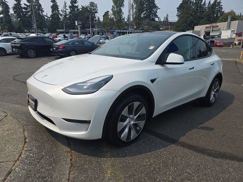 Used 2023 Tesla Model Y Long Range AWD/4WD image 3