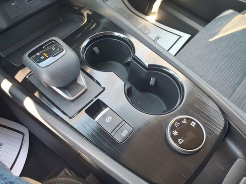 Used 2023 Nissan Rogue SV image 24