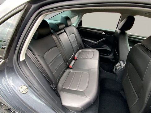 Used 2020 Volkswagen Passat 2.0T R-Line FWD image 17
