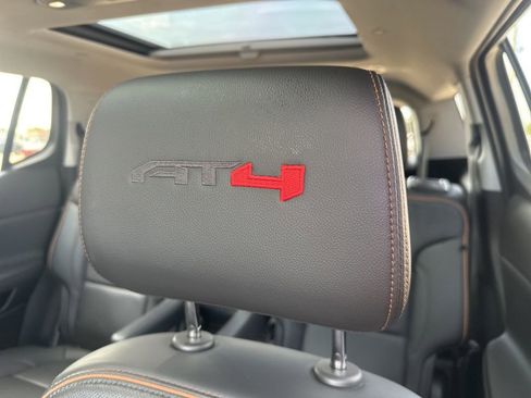Used 2022 GMC Acadia AT4 w/ Technology Package AWD/4WD image 5