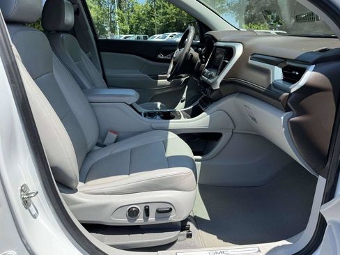 Used 2021 GMC Acadia SLT w/ Technology Package FWD image 14