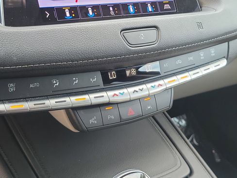 Used 2020 Cadillac XT4 Premium Luxury w/ Enhanced Visibility Package image 31