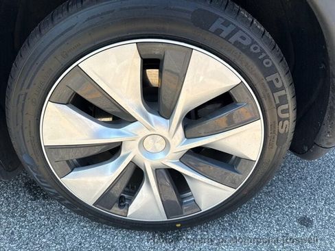 Used 2023 Tesla Model Y Long Range AWD/4WD image 29