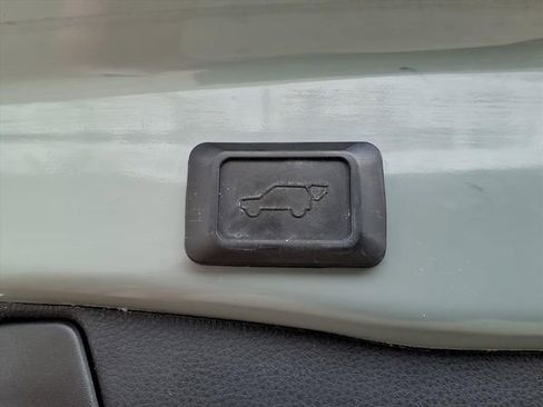 Used 2020 Toyota RAV4 XLE w/ Convenience Package image 9