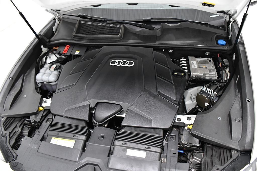 Used 2019 Audi Q8 Premium Plus w/ Premium Plus AWD/4WD image 6