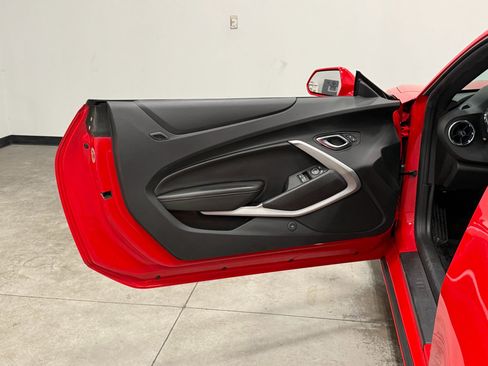 Used 2020 Chevrolet Camaro LT w/ RS Package image 10