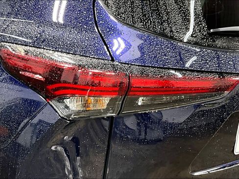 Certified 2025 Toyota Highlander LE FWD image 28