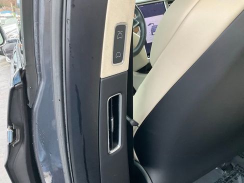 Used 2017 Tesla Model X 75D image 33
