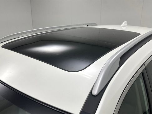 Certified 2019 Nissan Rogue SL w/ Premium Package image 11