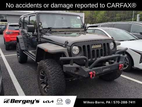 Used 2017 Jeep Wrangler Unlimited Sahara AWD/4WD image 2