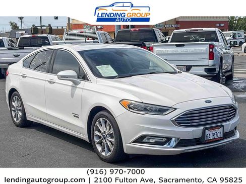 Used 2017 Ford Fusion Energi Titanium FWD image 5