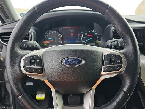 Used 2024 Ford Explorer XLT w/ Equipment Group 202A image 7