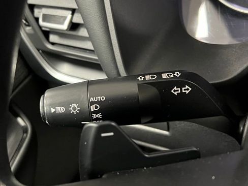 Used 2023 Nissan Rogue S image 27