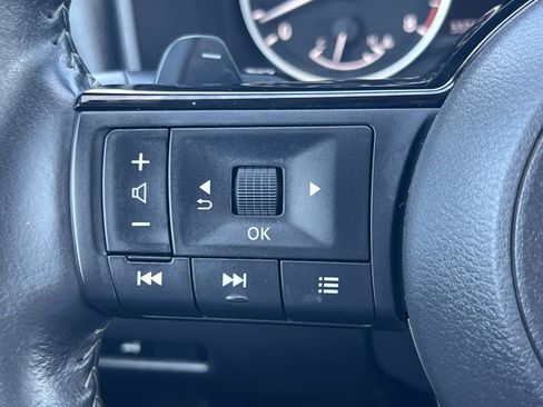 Used 2021 Nissan Rogue SL image 9