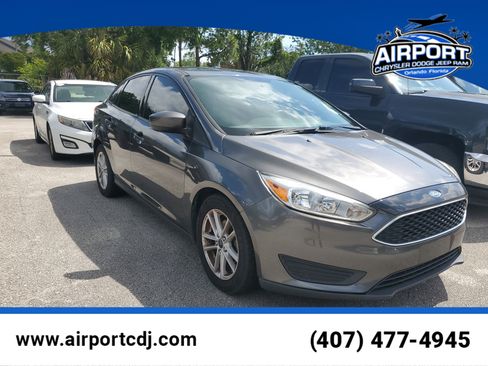 Used 2018 Ford Focus SE FWD image 1