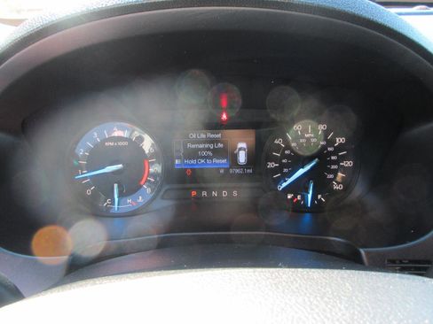 Used 2017 Ford Explorer XLT image 11