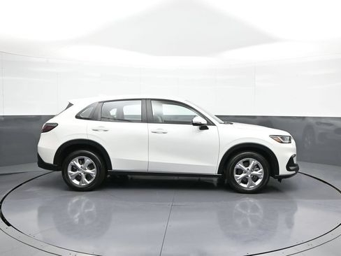 Certified 2025 Honda HR-V LX image 5