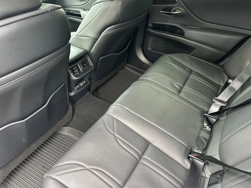 Certified 2025 Lexus ES 300h w/ Luxury Package image 28