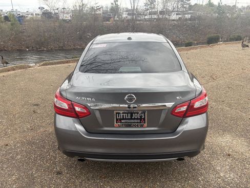 Used 2016 Nissan Altima 2.5 SL w/ 2.5 Technology Package image 7