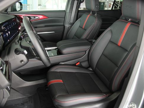 Certified 2024 Chevrolet Traverse RS image 16