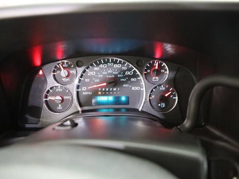 Used 2021 GMC Savana 3500 LS w/ Cold Climate Package RWD image 17