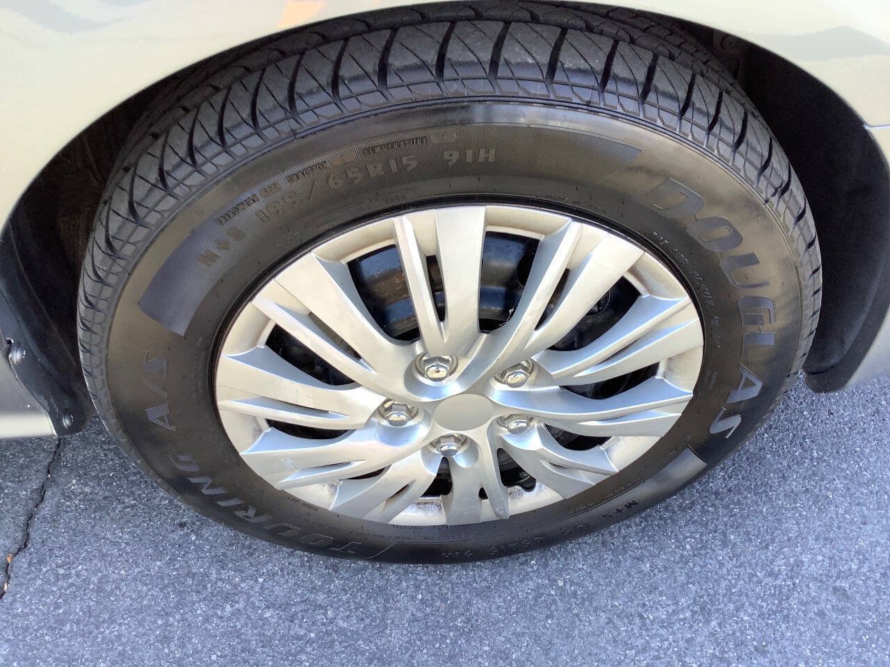 Used 2010 Hyundai Elantra GLS FWD image 22