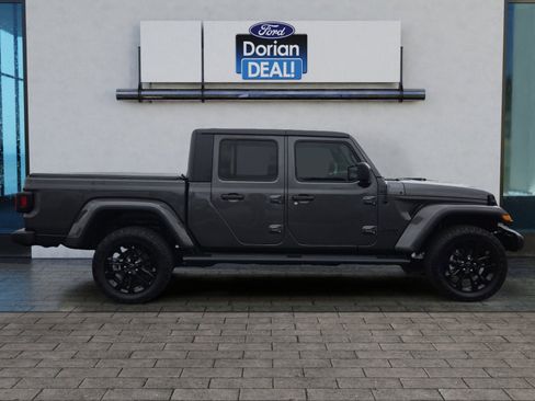 Used 2022 Jeep Gladiator Sport image 2