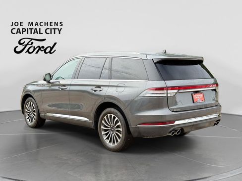 Used 2023 Lincoln Aviator AWD w/ Premium Package image 7