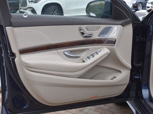 Used 2019 Mercedes-Benz S 560 4MATIC Sedan image 30