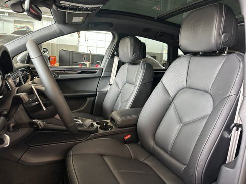 New 2026 Porsche Macan Turbo image 5