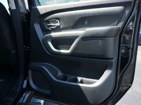 Used 2017 Nissan Titan SV RWD image 14
