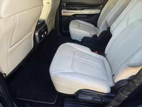 Used 2020 Ford Expedition Platinum image 21