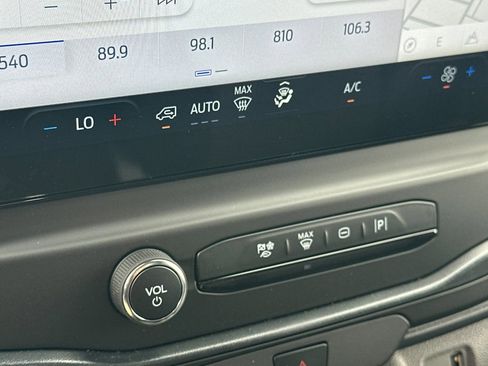 New 2025 Ford E-Transit 148 Medium Roof image 17