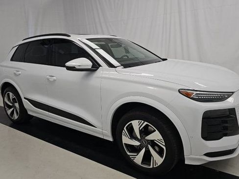Used 2025 Audi Q6 e-tron Premium Plus w/ Premium Plus AWD/4WD image 2