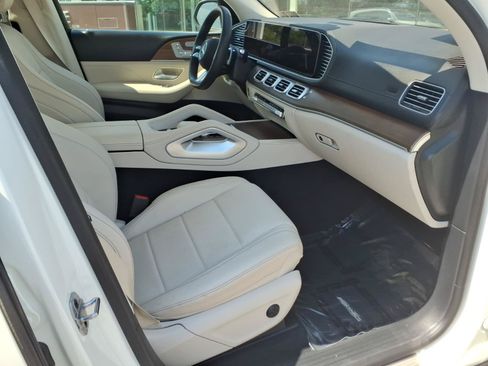 Used 2024 Mercedes-Benz GLS 450 4MATIC image 31